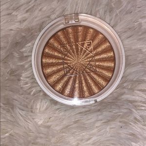 Ofra x nikkieturtorials highlighter